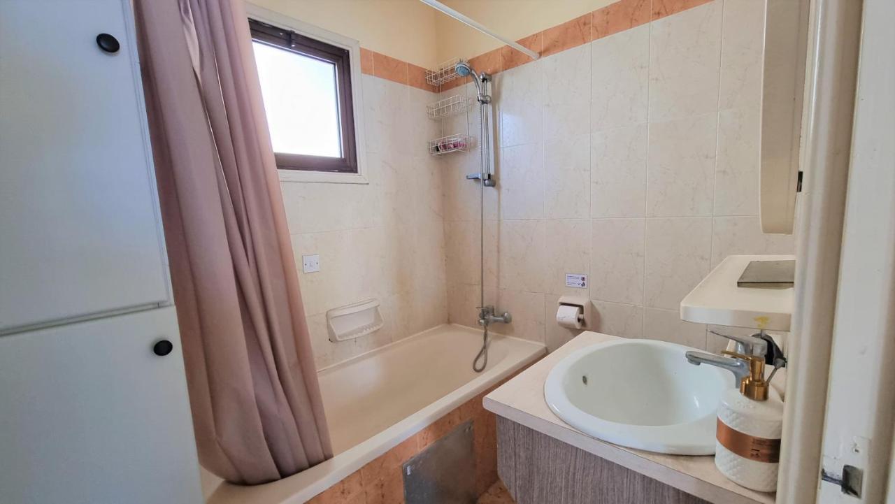 Comfy Rooms In A Shared Apartment Near Salt Lake With Internet And Netflix Larnaka Exterior foto